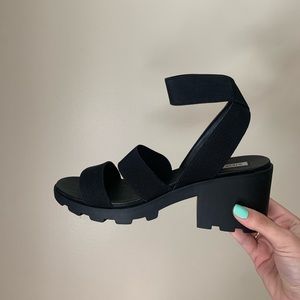 Steve Madden Haidar Black Sandals
